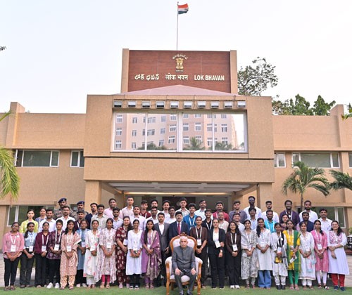 youth from maharashtra met the governor of andhra pradesh