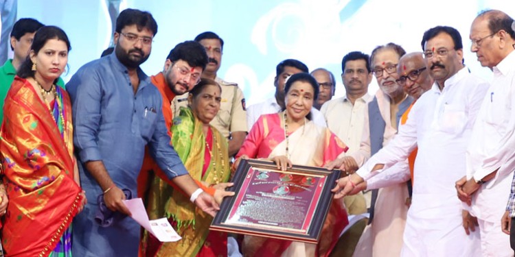 asha bhosale's swami ratna national award