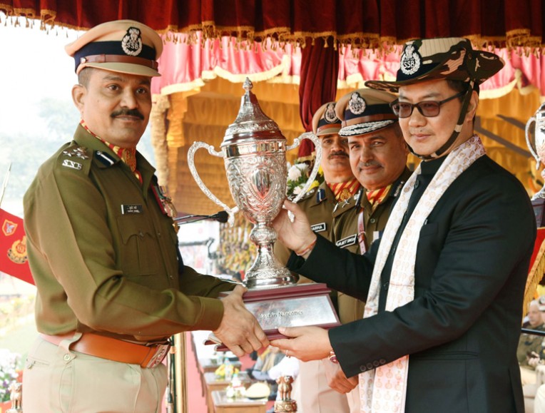 गृह राज्‍यमंत्री ने दिए पुरस्कार