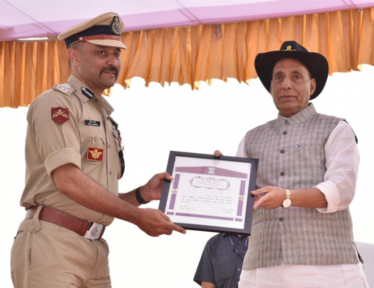 एनएसजी अधिकारियों को सम्मान