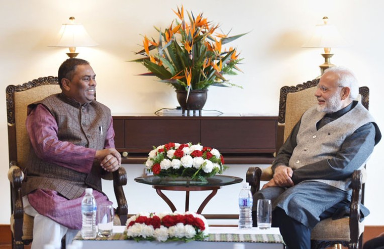 नेपाल में नरेंद्र मोदी से मुलाकात
