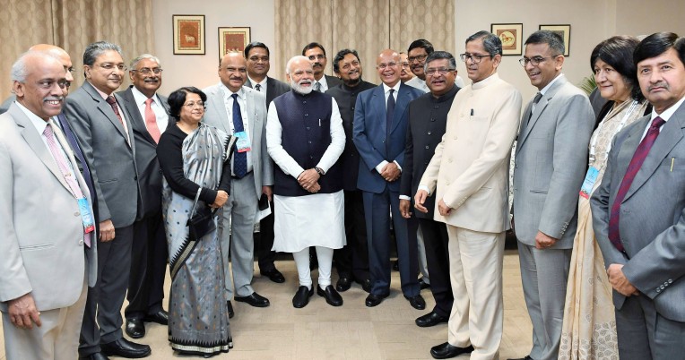देश-विदेश के न्यायाधीश मोदी से मिले