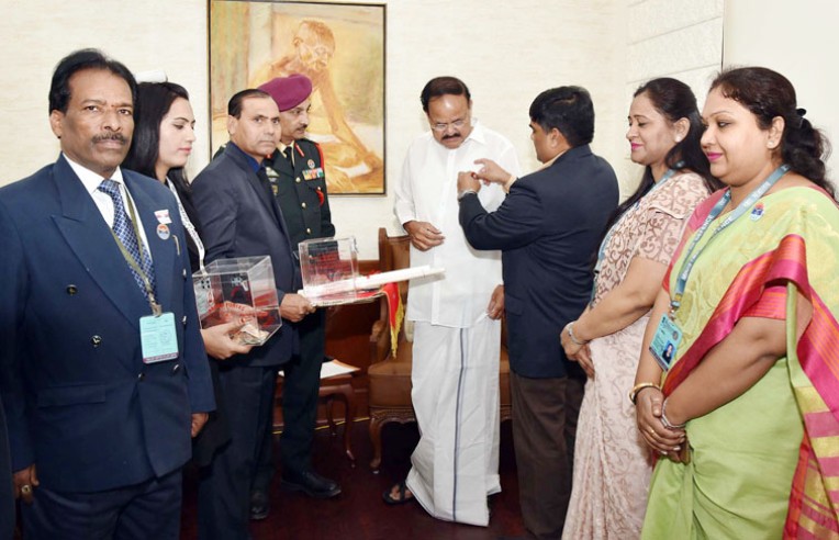 झंडा दिवस पर उपराष्ट्रपति की बधाई