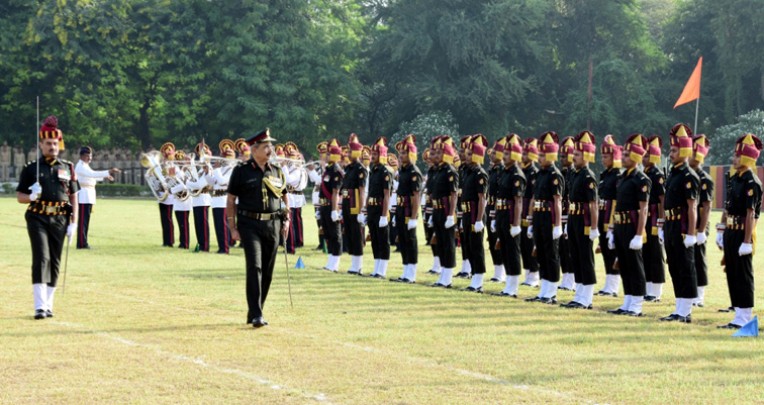 जनरल संजीव चोपड़ा का छावनी दौरा