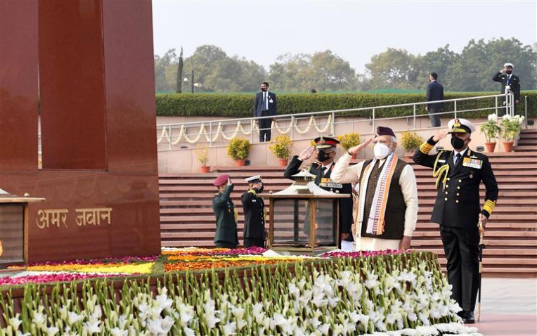 पीएम की शहीदों को श्रद्धांजलि