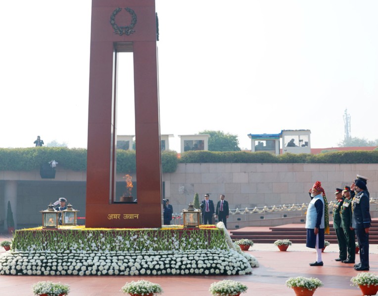गणतंत्र दिवस पर अमर जवानों को श्रद्धांजलि