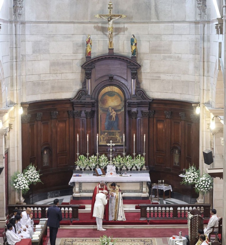 मोदी ने क्रिसमस पर्व पर की प्रार्थना