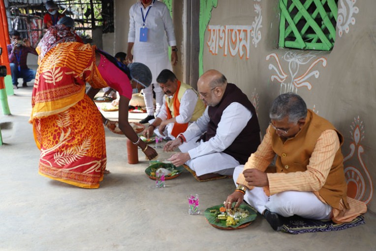 ग़रीबों के घर अमित शाह का खाना