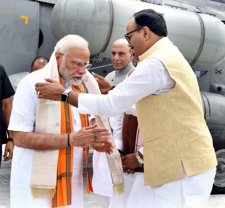 पाठक ने किया प्रधानमंत्री का अभिनंदन