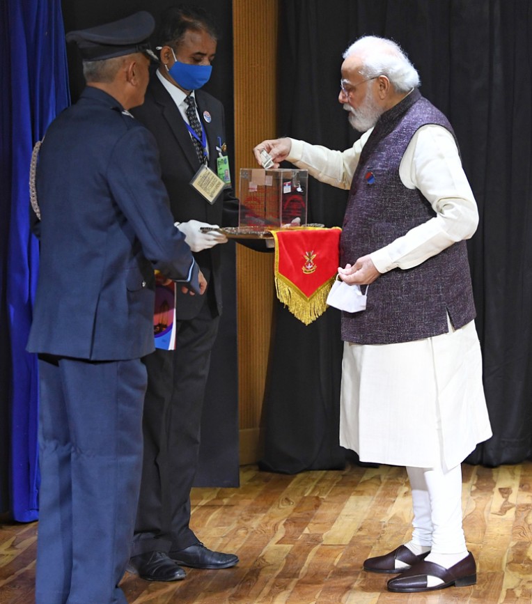सशस्त्र सेना झंडा दिवस पर योगदान