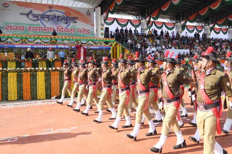 उत्तराखंड स्थापना दिवस पर परेड