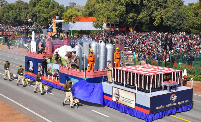 सीआईएसएफ की झांकी