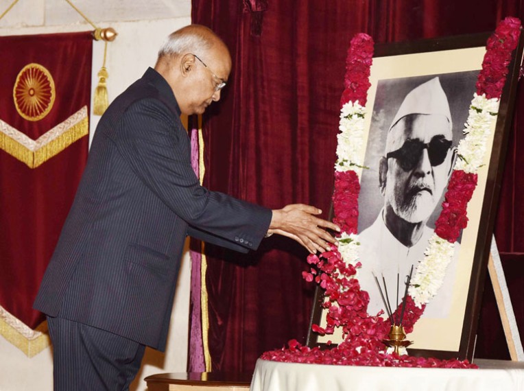 डॉ ज़ाकिर हुसैन को पुष्पांजलि
