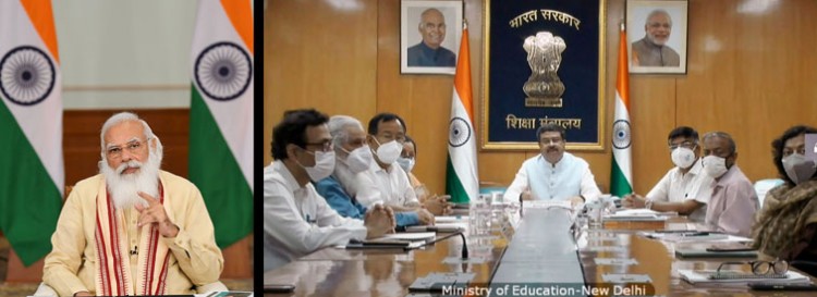 narendra modi interacting with the directors of centrally funded technical institutions