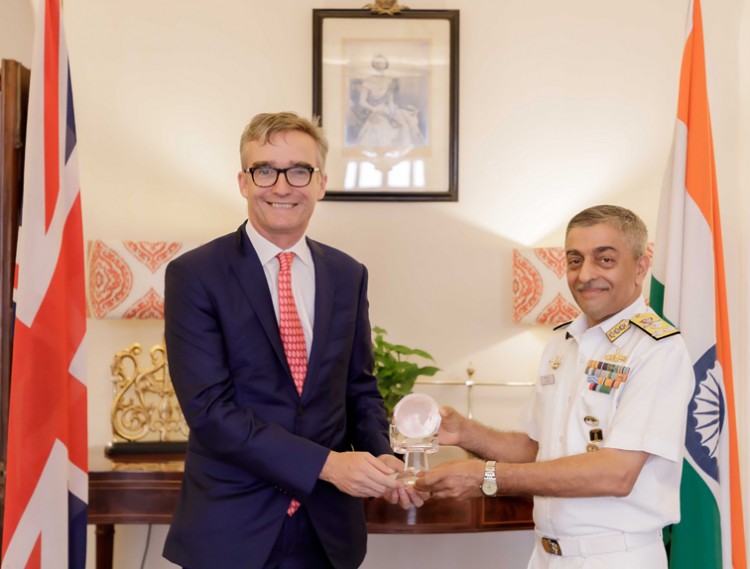 british high commissioner handed over the award to admiral vinay badhwar