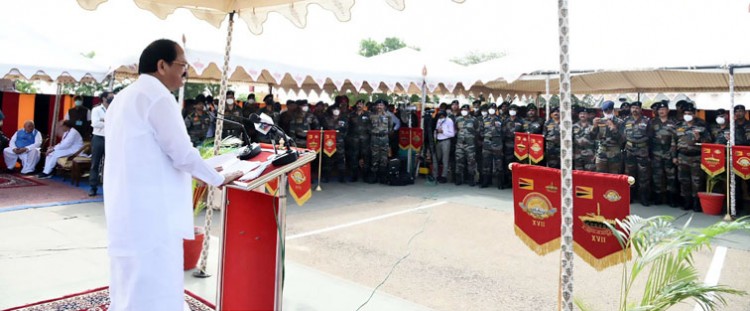 vice president addressing soldiers of the indian army at jaisalmer war museum