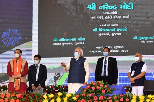 narendra modi laying the foundation stone of various development projects in kutch