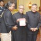 राष्ट्रपति को 'रिफ्लेक्शंस ऑन कंटेंपरेरी इंडिया' पुस्तक भेंट