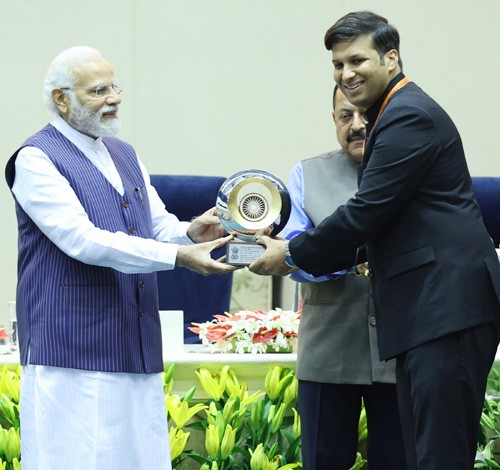 pm narendra modi awards given to civil servants for excellence in public administration