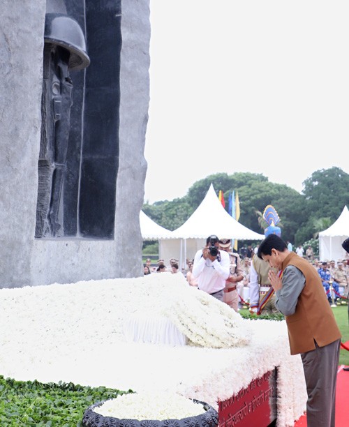 nityanand rai paying homage to martyrs at the national police memorial