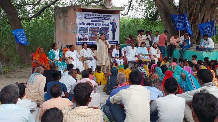 anger demonstration in kaila narayanpur village of misrikh area