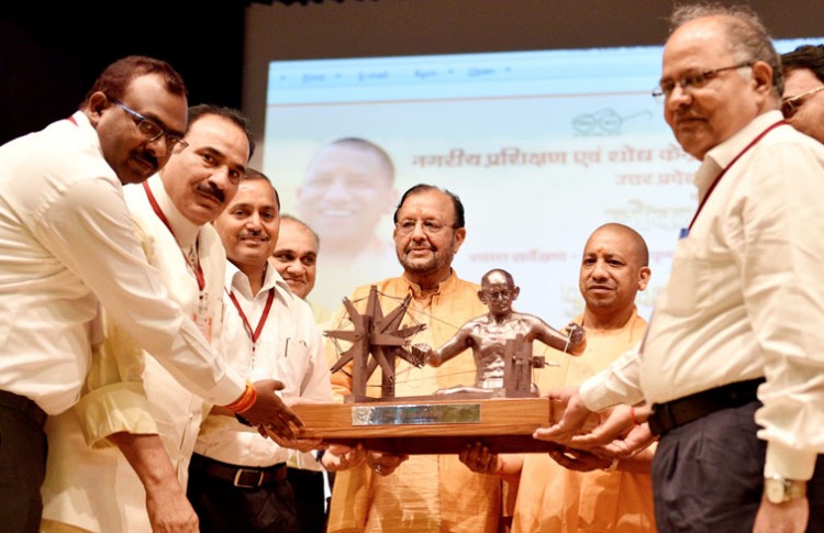 cm yogi adityanath, clean uttar pradesh awards