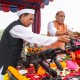 रक्षामंत्री की दशहरे पर सैनिकों के साथ शस्त्र पूजा