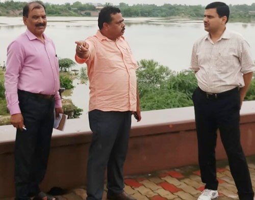 dm lucknow, visits to flood-hit areas