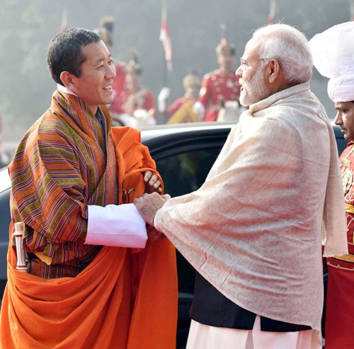 narendra modi welcomes the prime minister of bhutan
