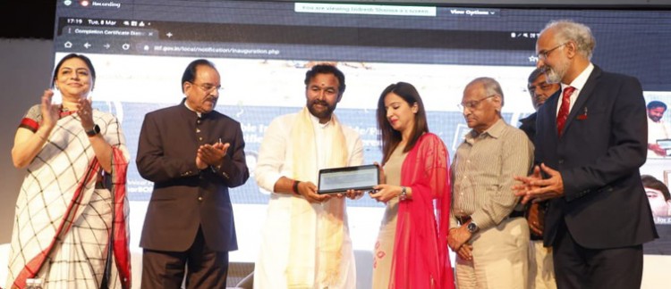launched the e-market place and distributed the iitf certificates