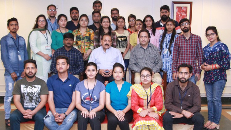dr. jitendra singh with a group of students from central university of jammu