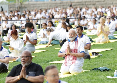 narendra modi celebrated international yoga day in new york