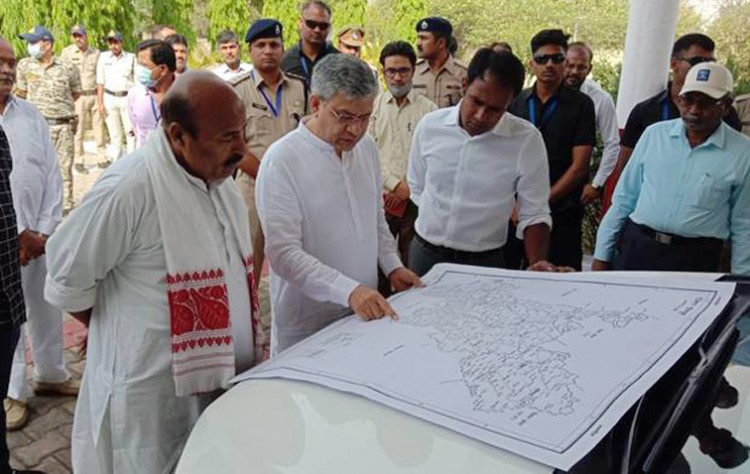 railway minister inspects development projects in khajuraho