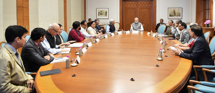 narendra modi with members of his science, technology and innovation advisory council