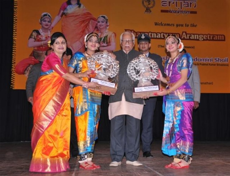bharatanatyam dancers gayatri and saudamini and guru pallavi trivedi, governor ram naik