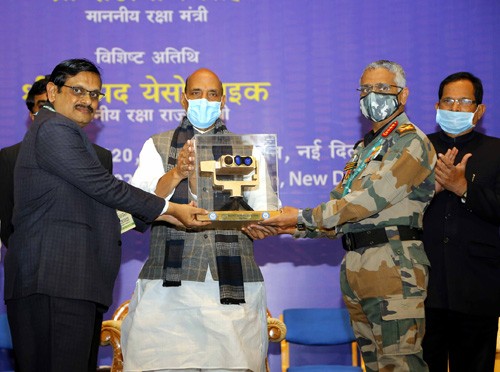 defense minister handed over defense systems to chiefs of armed forces