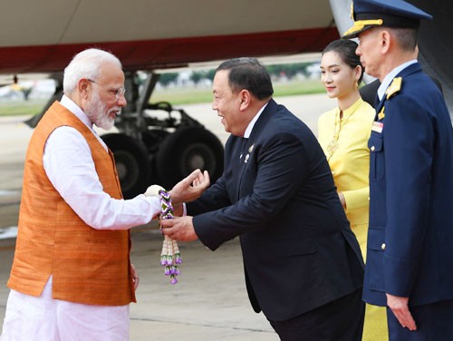 narendra modi being welcomed by the dignitaries on his arrival in bangkok