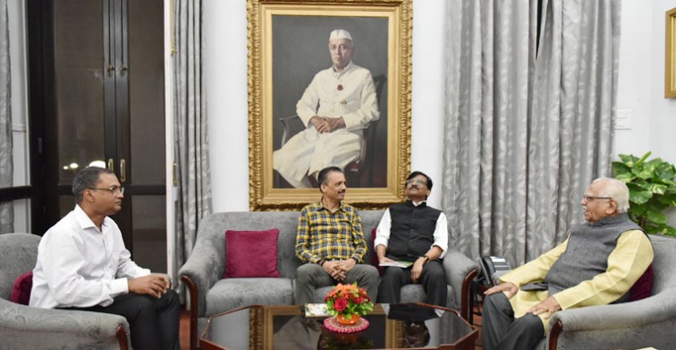 rajya sabha mp sanjay raut meets governor ram naik