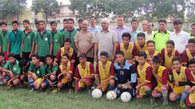 dinesh agarwal and football team