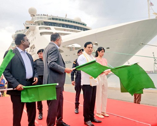waterways minister launches first cruise service between chennai-sri lanka