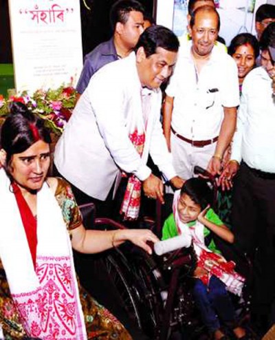 chief minister sarwananda sonowal distributed artificial limbs to the divas