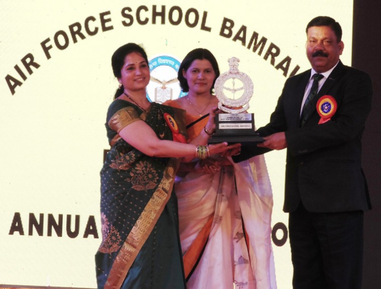 air force school bamrauli best school trophy