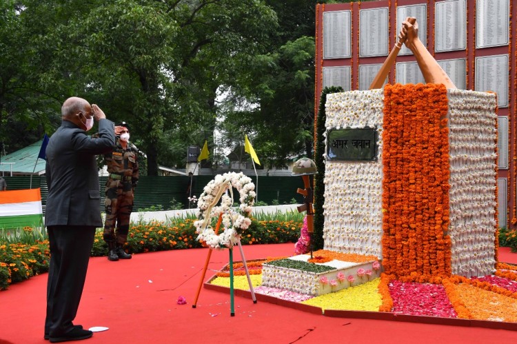 president kovind laid a wreath at the dagger war memorial