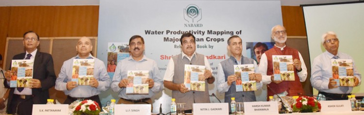 nitin gadkari releasing the water management index