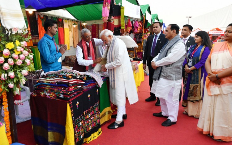 narendra modi at the inauguration of ahmedabad shopping festival