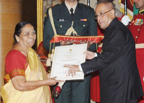 devi ahilyabai holkar award to dr. seema sakhare