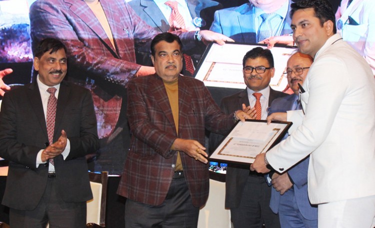 nitin gadkari presenting the awards at the 62nd foundation day of npcc