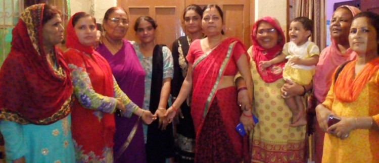 mahanagar bjp women's front celebrates happiness