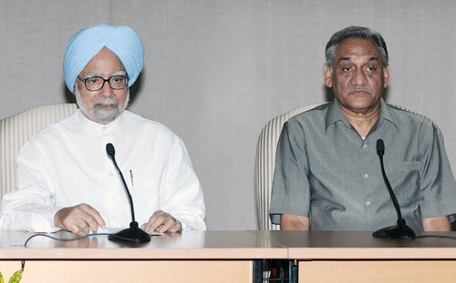 prime minister manmohan singh and chief minister of uttarakhand vijay bahuguna