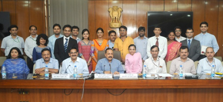 dr jitendra singh with the candidates civil service